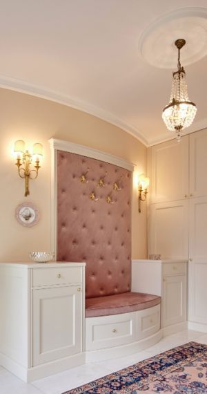 Gaisbauer Inneneinrichtung Geschweifte Garderobe Louis XV in Linz