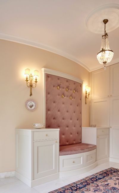 Gaisbauer Inneneinrichtung Geschweifte Garderobe Louis XV in Linz
